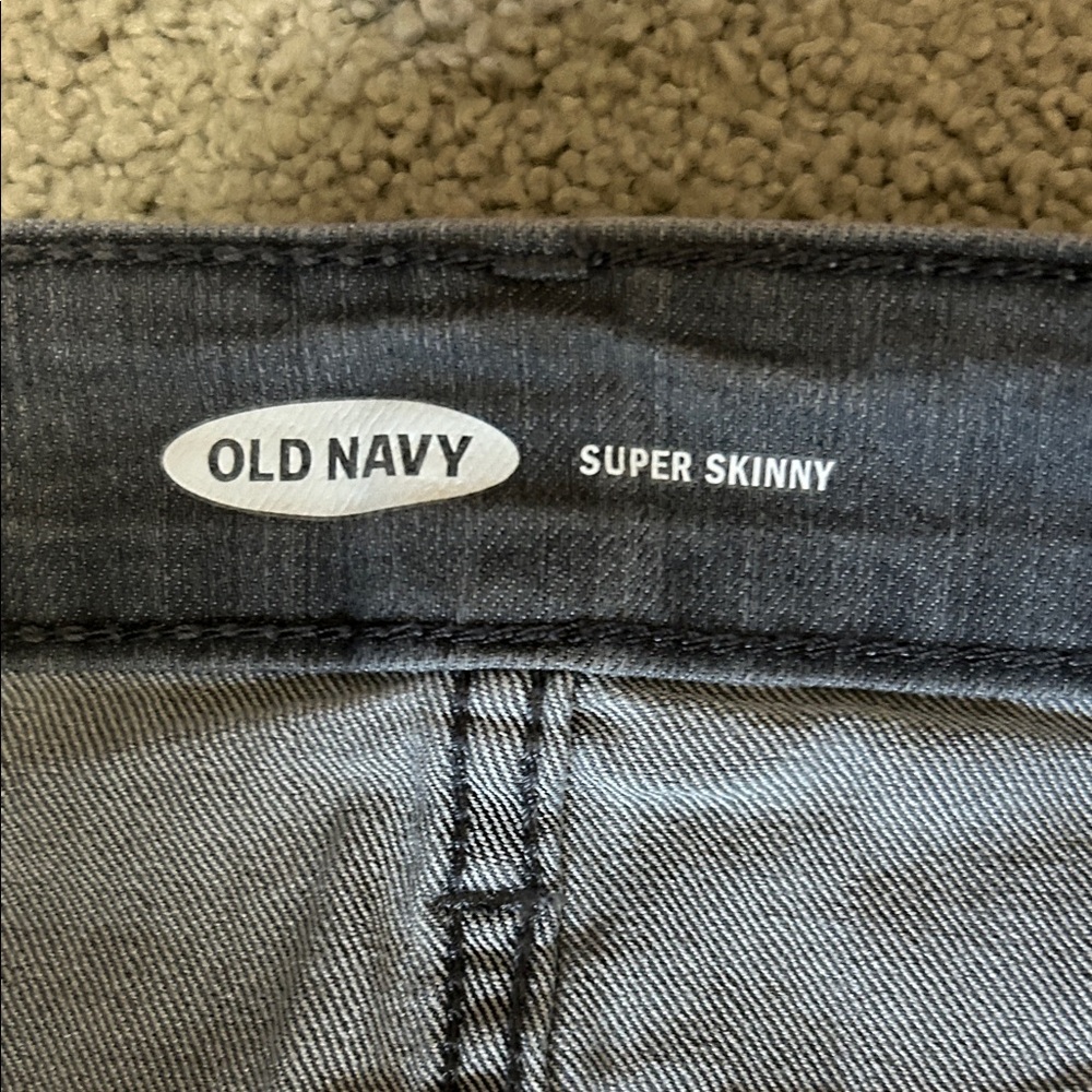 Old Navy Women's Charcoal Skinny Jeans - Picture 2 of 4